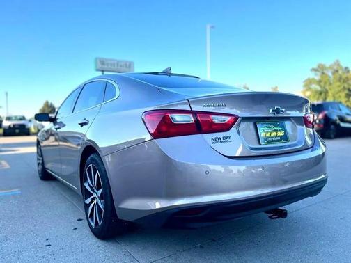 Brown 2018 Chevrolet Malibu LT