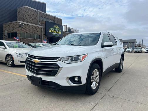White 2018 Chevrolet Traverse LT Cloth