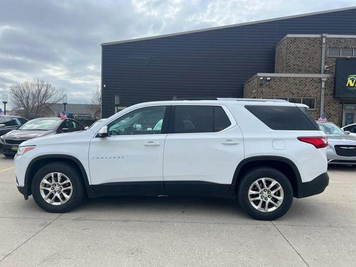 White 2018 Chevrolet Traverse LT Cloth