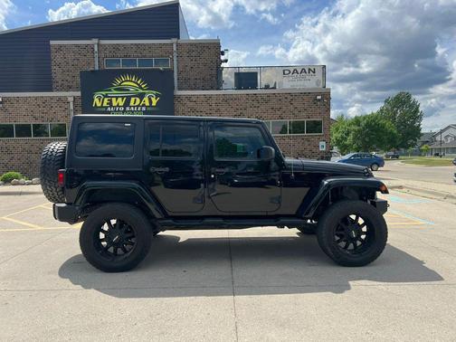 Black Clearcoat 2016 Jeep Wrangler Unlimited Sahara