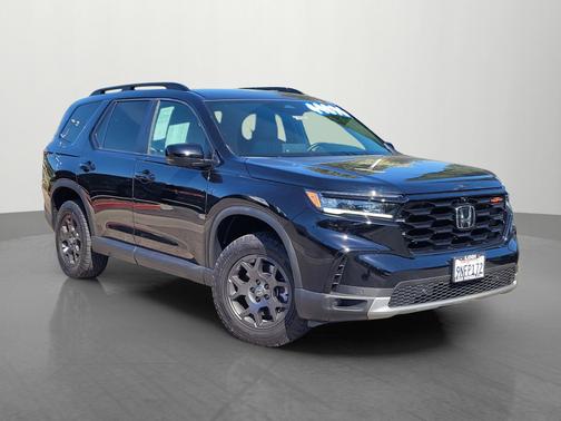 Crystal Black Pearl 2025 Honda Pilot