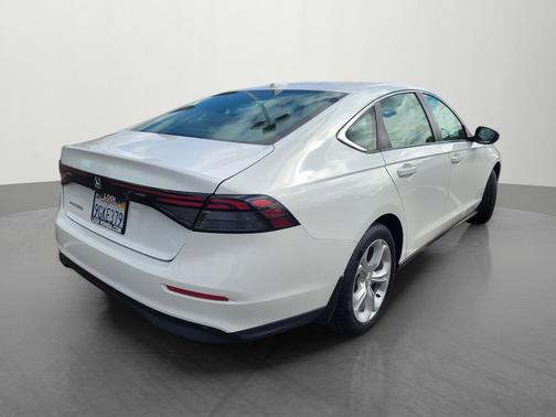 Platinum White Pearl 2023 Honda Accord