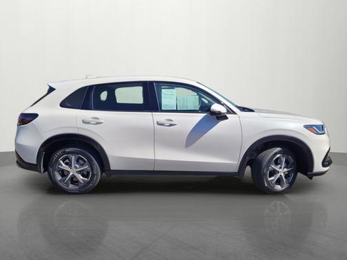Platinum White Pearl 2024 Honda HR-V