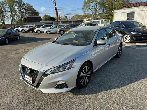 Brilliant Silver Metallic 2022 Nissan Altima 2.5 SV