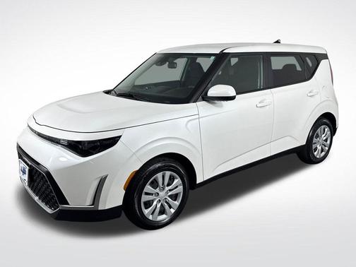 Snow White Pearl 2023 Kia Soul LX