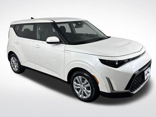 Snow White Pearl 2023 Kia Soul LX