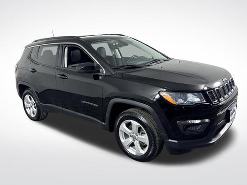 Diamond Black Crystal Pearlcoat 2021 Jeep Compass Latitude