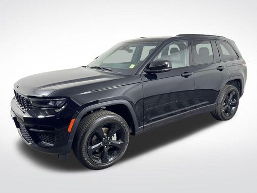 Diamond Black Crystal Pearlcoat 2025 Jeep Grand Cherokee Altitude