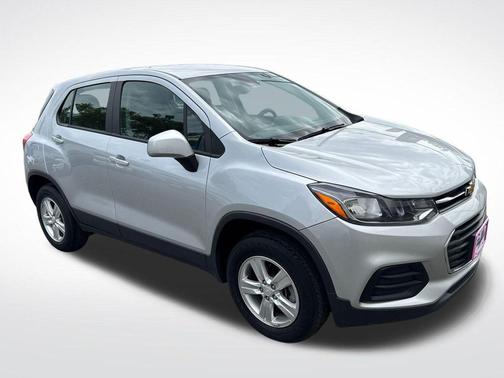 Silver Ice Metallic 2019 Chevrolet Trax LS