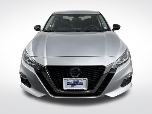 2022 Nissan Altima SR FWD