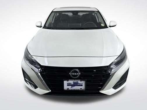 Pearl White Tricoat 2023 Nissan Altima 2.5 SV