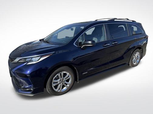 2021 Toyota Sienna XSE 7 Passenger