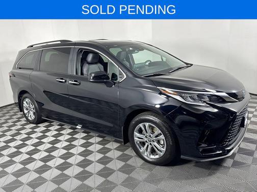 2022 Toyota Sienna XSE 7 Passenger