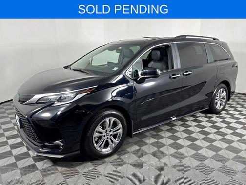 2022 Toyota Sienna XSE 7 Passenger