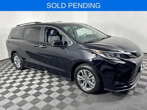 2022 Toyota Sienna XSE 7 Passenger