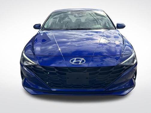 2023 Hyundai ELANTRA SE