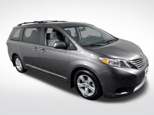 2017 Toyota Sienna LE