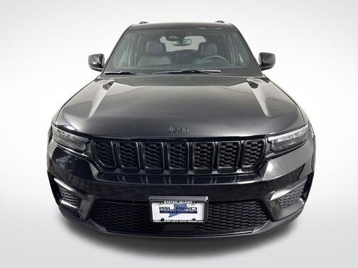 Diamond Black Crystal Pearlcoat 2023 Jeep Grand Cherokee Altitude