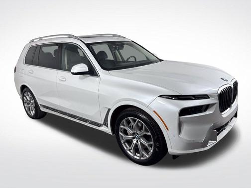 White Metallic 2025 BMW X7 xDrive40i