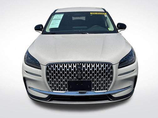 Ceramic Pearl Metallic Tinted Clearcoat 2023 Lincoln Corsair Standard