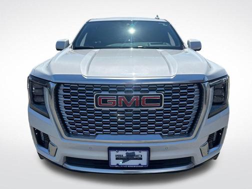 White Frost Tricoat 2023 GMC Yukon Denali