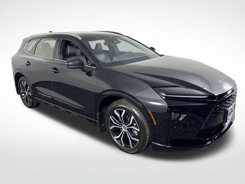 Black 2025 Toyota Crown Signia XLE