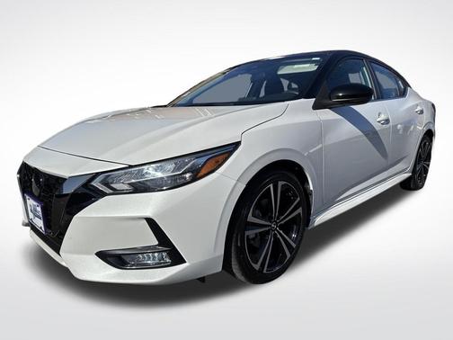 Aspen White Tricoat/Super Black 2023 Nissan Sentra SR