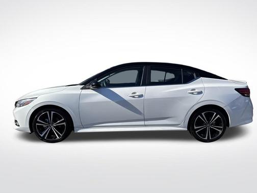 Aspen White Tricoat/Super Black 2023 Nissan Sentra SR