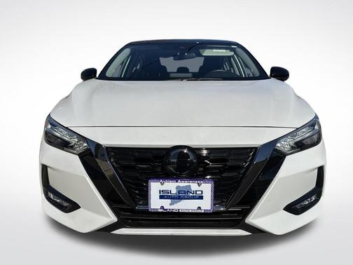 Aspen White Tricoat/Super Black 2023 Nissan Sentra SR