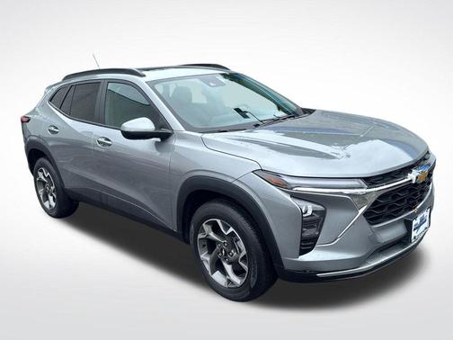 Sterling Gray Metallic 2024 Chevrolet Trax LT