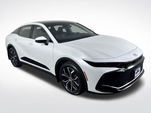 Oxygen White 2023 Toyota Crown Limited