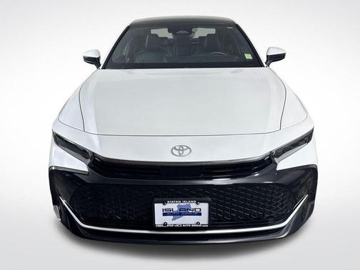 Oxygen White 2023 Toyota Crown Limited