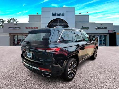 Photo 3 of 11 of 2022 Jeep Grand Cherokee Overland