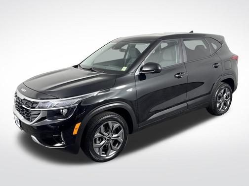 Fusion Black 2024 Kia Seltos LX