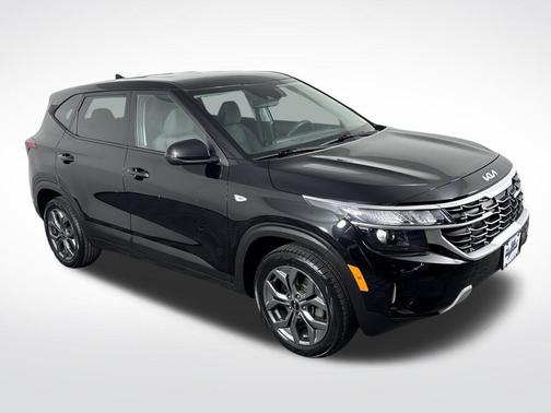 Fusion Black 2024 Kia Seltos LX