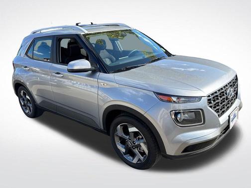 Shimmering Silver 2023 Hyundai VENUE SEL