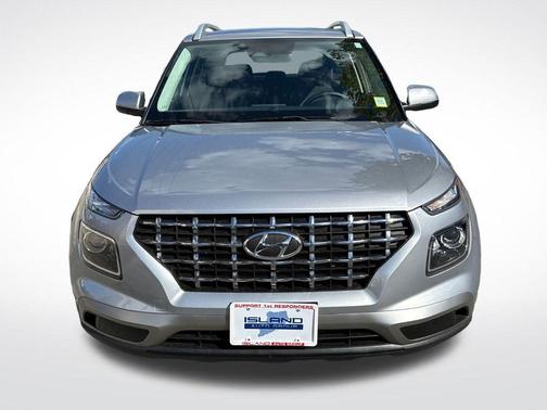 Shimmering Silver 2023 Hyundai VENUE SEL