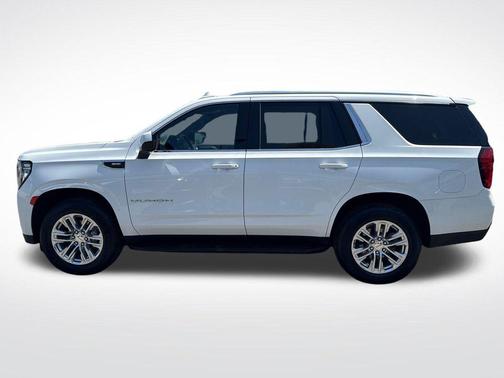 Summit White 2023 GMC Yukon SLE