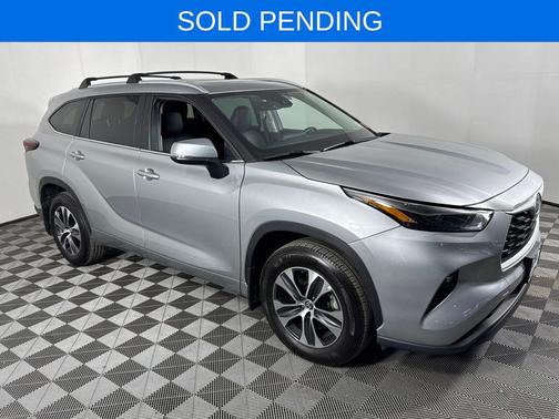 Celestial Silver Metallic 2024 Toyota Highlander XLE