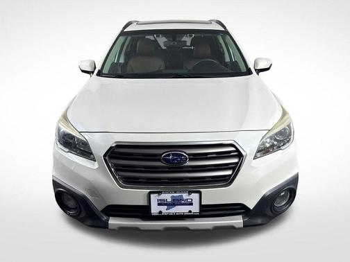 Crystal White Pearl 2017 Subaru Outback 3.6R Touring