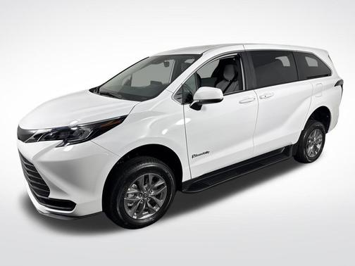 2026 Toyota Sienna LE