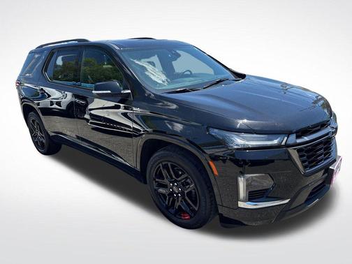 Mosaic Black Metallic 2023 Chevrolet Traverse Premier