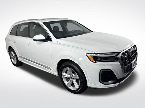 White 2025 Audi Q7 45 Premium