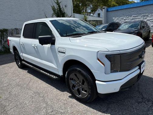 Oxford White 2023 Ford F-150 Lightning XLT