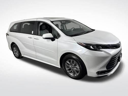 2024 Toyota Sienna XLE