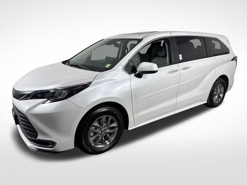 2024 Toyota Sienna XLE