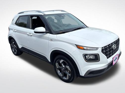 Lunar White 2024 Hyundai VENUE SEL