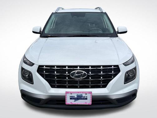 Lunar White 2024 Hyundai VENUE SEL