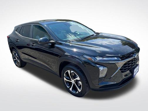 Mosaic Black Metallic 2024 Chevrolet Trax 1RS