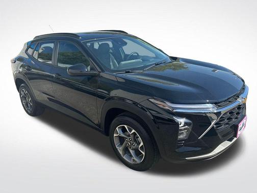 Mosaic Black Metallic 2024 Chevrolet Trax LT